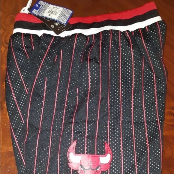 Chicago bulls “96” Alternate - Picture 2 of 2